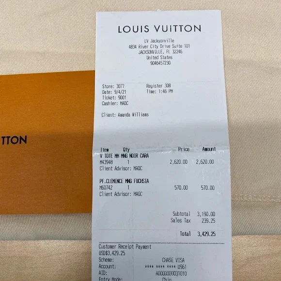 🌸SOLD🌸 Louis Vuitton V Tote MM Noir Cara - Picture 9 of 11